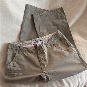 Columbia woman’s Olive Chinos